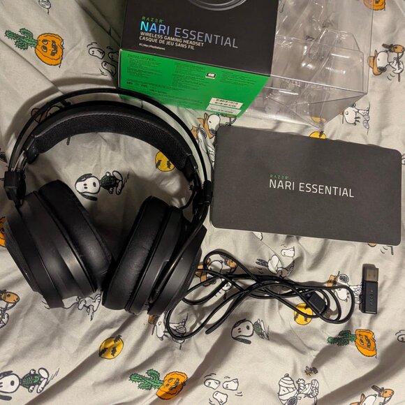 Razer Nari Essential Bluetooth Gaming Headphones - Picture 2 of 5